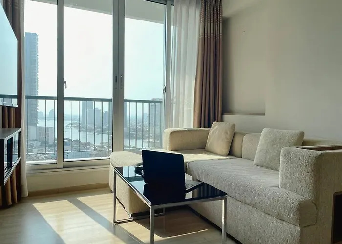 Opulence Riverview With Train Access Apartment