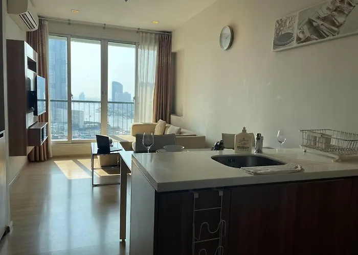 Opulence Riverview With Train Access Apartment